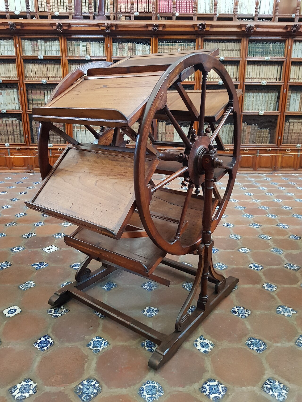Bücherrad der Biblioteca Palafoxiana in Puebla
