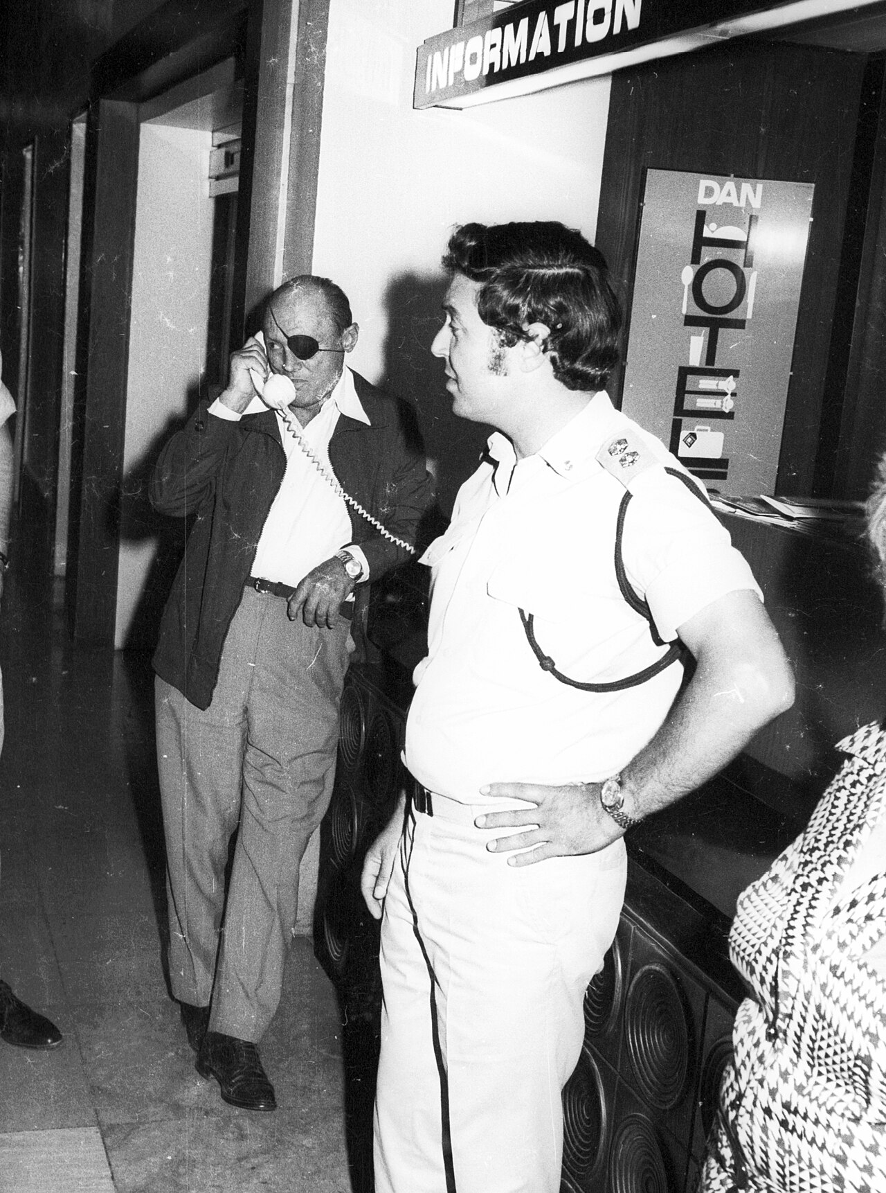 Meeting of the government on the agreement of disengagement of forces between Israel and Syria.Photo shows: Moshe Dayan using a public telephone.